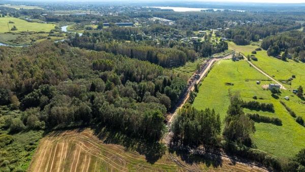 FOTOD Navi külakeskus saab kergliiklustee linnapiirini